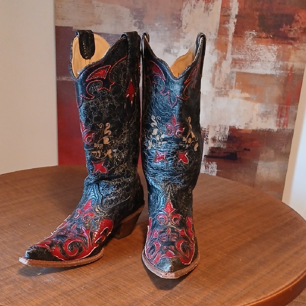 Elegant Embroidered Heeled Boots